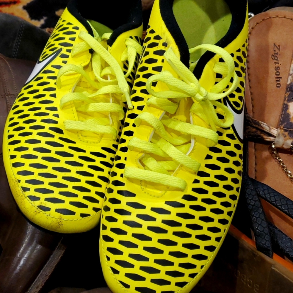 Nike soccer cleats size 9